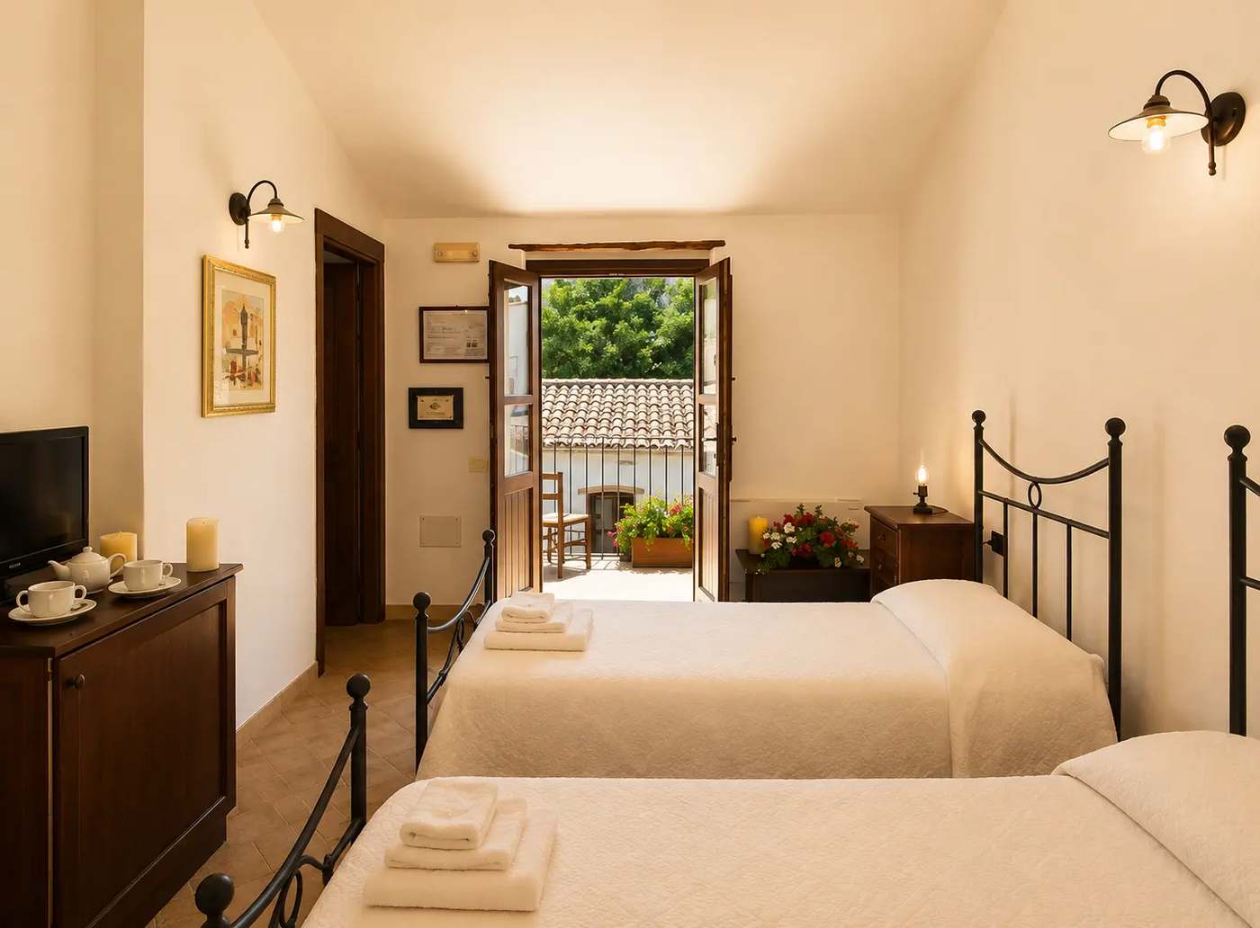 Camera con balcone sui tetti del borgo